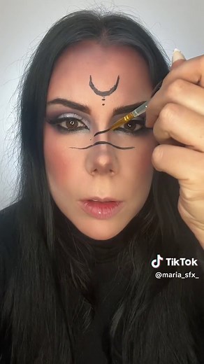 Easy Witch Makeup Tutorial for Halloween