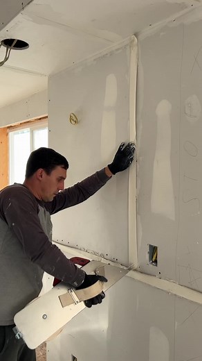 Dive into the world of meticulous drywall craftsmanship! 🏡 Our skilled artisan brings walls to life, showcasing the intricate process of taping and finishing. From flawless corners to a glass-smooth finish, discover the behind-the-scenes magic that elevates spaces. 🔨✨ #DrywallMagic #CraftsmanSkills #HomeTransformation #DrywallArt #CraftsmanStyle #SmoothFinish #WallTransformation #DIYDrywall #HomeRenovation #PerfectCorners #DrywallLife #InteriorDesign #ConstructionCraft #SeamlessWalls #SkilledT