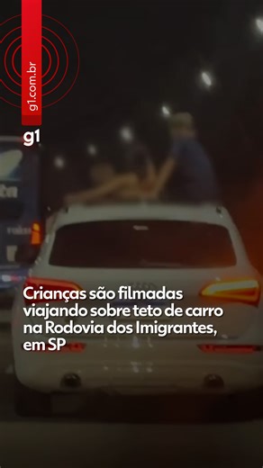 Um casal que saiu de Santos, no litoral paulista, com destino a São Paulo flagrou crianças com parte do corpo para fora do teto solar de um carro na subida da serra da Rodovia dos Imigrantes. O vídeo, obtido pelo g1, mostra a cena dentro do túnel na altura do km 52. A situação ocorreu por volta das 19h de sexta-feira (2). O motorista que preferiu não se identificar contou que, ao notar a altura do veículo à frente, pensou se tratar de uma picape. Ao se aproximar, porém, percebeu que era uma cria