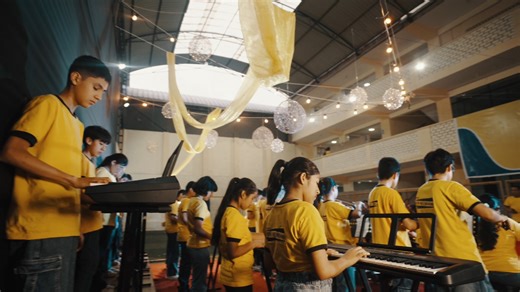 ¡Beethoven sonando en 1er Grado! 😲🎶 ¿Creen que son muy pequeños para los clásicos? ¡Para nada! Nuestros alumnos de 1ero de Primaria nos demuestran que el talento no tiene edad interpretando la Marcha Turca. 🎵 La música refuerza el lenguaje y la lectura en los niños. ¡Están aprendiendo mientras disfrutan! ¡Aplausos para nuestros pequeños artistas! 👏🥰 #EducaciónIntegral #ArteEnLaEscuela #Beethoven #MarchaTurca #ColegioVonNeumann #Huánuco | Colegio Von Neumann