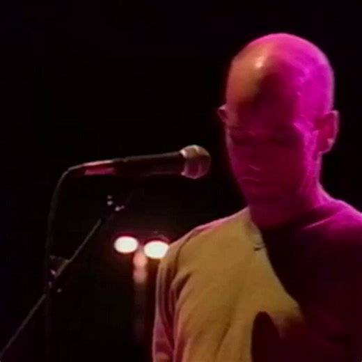 Revisiting a defining moment in 1998, “Losing My Religion” saw R.E.M. deliver one of their most iconic performances, appearing on Out of Time, released March 1991. Captured here at Shoreline Amphitheatre, the track reflects the band’s enduring emotional and musical impact.