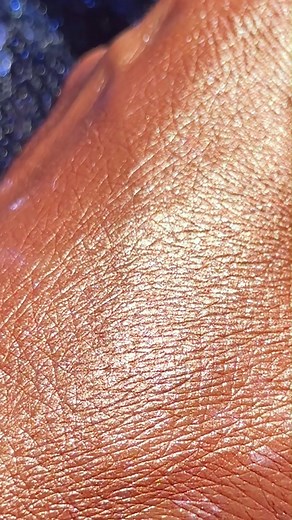 💄 Un seul univers, des looks infinis ! 💫 Des textures qui fondent sur la peau, des éclats de lumière à chaque touche… Bienvenue dans l’univers #KIKOLumiverse ✨ Trouvez votre match cosmique parfait. Brillance, reflets et couleurs venues d’une autre galaxie ✨ N’attendez plus et rendez-vous sur notre site www.kikocosmetics.tn et dans nos 7 magasins KIKO MILANO Carrefour la Marsa, KIKO MILANO Manar City, KIKO MILANO Mall of Sousse, KIKO MILANO Mall of Sfax, KIKO MILANO Azur City, KIKO Milano Tunis