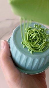 155K views · 569 reactions | Did you know this piping bag trick? What else could you use it for? #cookietutorial #baking #decoratedcookies #sugarcookies #cookiedecorating #cookie #easycookies #royalicing | The Cookie Box Club | Facebook