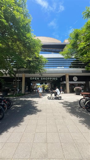 MULTI Open Shopping on Instagram: "A sustentabilidade é um dos pilares do MULTI Open Shopping. 💚 Acreditamos que pequenas ações geram grandes impactos no planeta Terra. Por isso, a sustentabilidade faz parte do nosso dia a dia, com iniciativas como: ☀️ uso de placas solares para energia limpa 🚲 bicicletários e ponto de carregamento para veículos elétricos 🌿 paisagismo com plantas nativas, melhorando o ar e o microclima 💧 reaproveitamento da água da chuva ♻️ separação correta de resíduos 💡 a