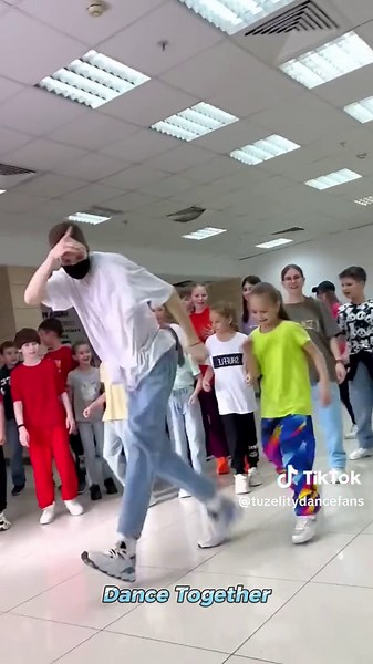 Learn Shuffle Dance with Tuzelity