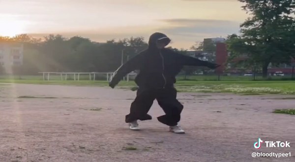 #melbourneshuffle #shuffle #hardstyleshuffle #jumpstyle #heatwaveravegear #fypシ #phatpants #foryou #romanceplanet #hardstyle #romanceplanet222 #hardstyle #fyp #phatpantsshuffle #rave #heatwave