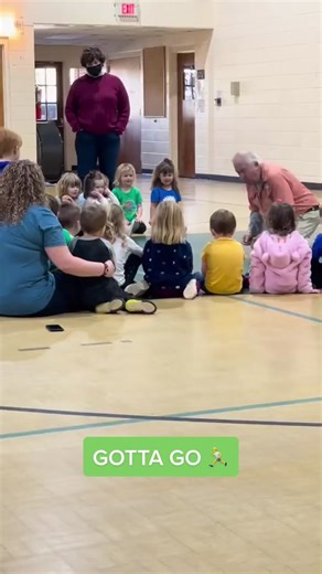 Funny Lizard Running Like a Cartoon