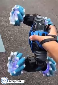 The 2.4GHz 4WD RC Stunt Car with Gesture Sensor Watch and Controller has a unique bionic spine design that allows this RC crawler to switch freely between road and off-road modes. Order Online in the Link Below https://www.tccq.com/2-4ghz-4wd-rc-stunt-car-with-gesture-sensor-watch-and-controller-in-qatar Message us on WhatsApp to Order Now! 3382 5533 6616 7711 We have shops in the following location: Salwa - 44680300 ; Landmark- 44865842 ; Hyatt Plaza - 44688377 ; Villaggio Kiosk ( Near QNB Bank