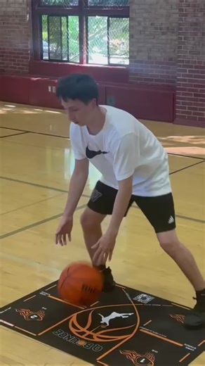 🏀📱 Subtle corrections. Instant feedback. QBounce App makes every dribble smarter. #QBounce #HoopsAtHome #SkillBuilding