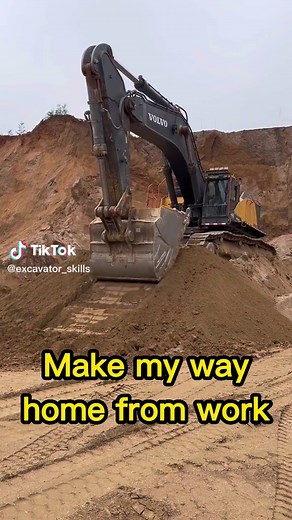 Make my way home from work 😂😂😂 #excavator #excavatorlife #excavation #excavatoroperator #excavatortutorial #diggerwork #excavatorskills #excavatorteaching #excavationlife #digger #diggeroperator #digginglife #diggerlife #digging #excavatorchallenge