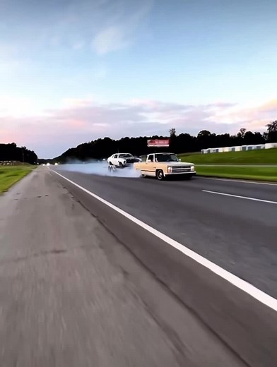 Never underestimate a Squarebody 💨 | Street Trucks