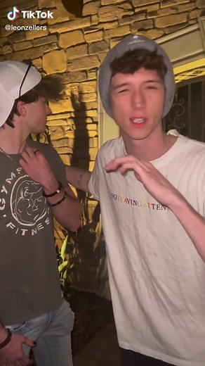 WE SNUCK INTO AN ABANDONED MANSION AND YOU WOULDNT BELIEVE WHAT WE FOUND! 😱 @james.maxy @z_mckayy @soybigdaddy1