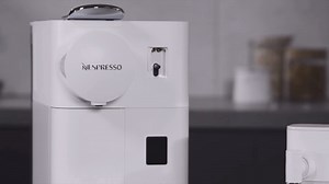 Nespresso Lattissima One 如何清洁除垢，解除橙色除垢指示灯警报（人工翻译，自制字幕）