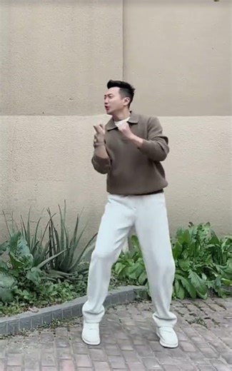 This Handsome Guy’s Dance Moves Are Pure VIBES ✨