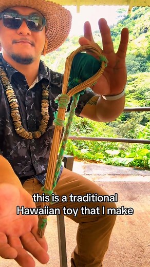 🎯 Test your skills with Pala’ie — the traditional Hawaiian ball and loop game that’s all about hand-eye coordination and fun! 🌺 📽️: @eakawika #hawaii #travel #100Hawaii #nature #HawaiianCulture #adventure #Palaie #game #traditional #culture | 100% Hawaii