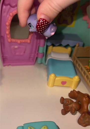 sorry for being inactive! a lot on my plate but i’ll post tomorrow #lps #littlestpetshop #fyp #foryou #lpsskit