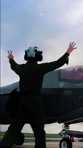 25 Seconds with an ELITE Female Pilot of the US Air Force 🇺🇸 #Military #AirForce #Femalepilot