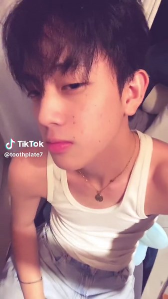 Casual Bedroom Look: Hair Styling Tips for Men