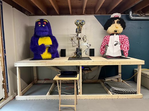 Chuck E. Cheese Animatronic Stage Reveal