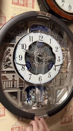 Dancing Clock: Seiko Melodies in Motion