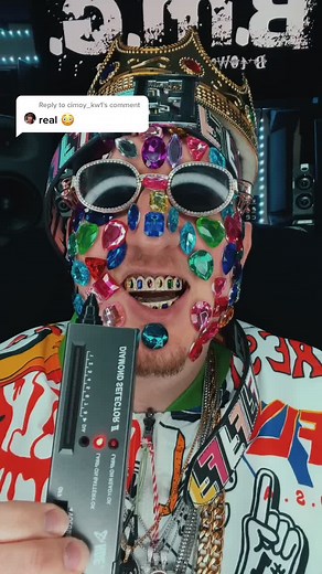 Reply to @cimoy_kw1 #foryou #fy #fyp #Rapper #diamondtester #diamond #funny #viral #worldstar #jewelry #prank #diamonds #real #fake