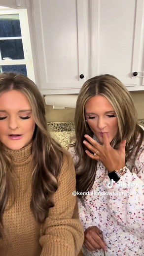 Crumbl cookie review! Thank you Joey for sending us these! They were so good!!🍪 @Crumbl #crumblcookiesreview #crumbl #cookie #review #twinedition #twins #sisters #bestfriend #yummy #yum #crumblecookiewhere #crumblcookiesoftheweek #fyp #fypシ #fypage #fyppppppppppppppppppppppp #CapCut