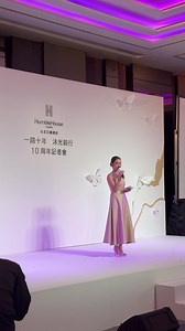 常來寒舍艾麗酒店主持各大品牌活動， 這次是Humble House Taipei自己的「一路十年 沐光前行」十週年記者會！ 最後還有抽獎根本媲美尾牙， 大獎是入住總統套房 暢飲 浪漫晚餐， 總經理也很阿莎力的加碼， 最近主持尾牙場都超羨慕啊！！！ 期待有天我的奈米企業也可以做到這樣😆 寒舍艾麗酒店正式宣佈和希爾頓集團旗下的 Curio Collection by Hilton結盟， 是台灣第一間！ 喜歡藝術結合環保又有時髦感的酒店， 這裡一定要入住體驗一次！ 台北艾麗 希爾頓格芮精選酒店 Humble House Taipei, Curio Collection by Hilton Curio Collection by Hilton Hilton Hotels & Resorts | Ruby 劉馨如
