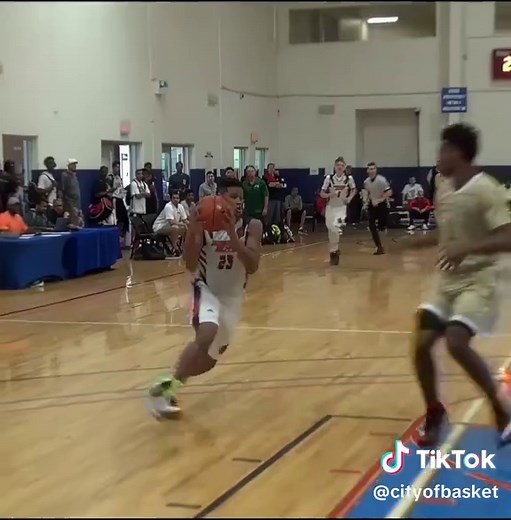First one got ridiculous bounce... #basketball #highschoolbasketball #basketballedits #fyp #viralvideos #blocks
