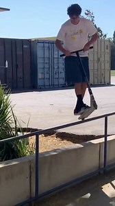 ".. the entire hella grip team are lazt potheads who suck at riding and dont learn new tricks."- SMX kid. True! We really don't learn new tricks. Here's a clip of HG Pothead Jake Sorensen with some of the same old shit he always does.. #SlothLife 🤘🏼 | Hella Grip