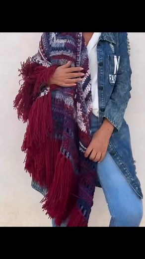 1.2K views · 215 reactions | Precioso chal realizado a crochet, ideal para combinar con vaqueros , lo tenemos confeccionado para ti , o bien puedes hacerlo tú misma ya que tenemos el vídeo tutorial y también el kit completo (vídeo tutorial más el hilo | Mi querido ganchillo | Facebook