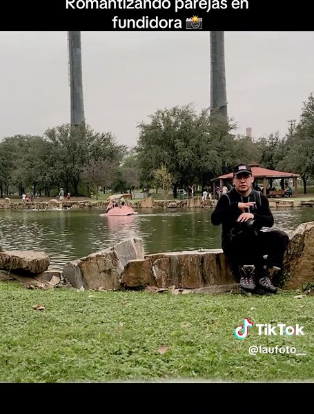 Romantizando Parejas en Parque Fundidora: Sesión de Fotos en Santa Lucía