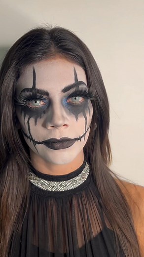  ¿Ya tenés listo tu disfraz para la noche más aterradora del año? ¡No olvides el toque final! ✨ Agenda tu cita de maquillaje en Infinity Salón y prepárate para robar todas las miradas.  7898-3745  Alameda Manuel Enrique Araujo, Calle y Edificio La Mascota, Segunda Planta No.12, San Salvador 1101 #InfinitySalon #HalloweenMakeup #SpookyBeauty #MakeupTime | Infinity Salon Sv | Facebook