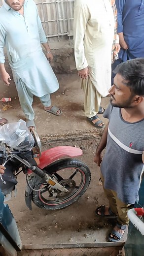 642K views · 6.2K reactions | Tum nay Thokha hai, don't spit outside the bus on the road #karachi #roadtrip #travel | Yasir Voyage | Facebook