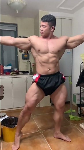 Chinese Bodybuilder Muscle Flexing # 43