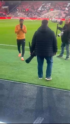 ‘I’ve missed you & I bloody love you’ ❤️ #RhianBrewster #hero #meetyourheroes #love #footballlovers #FootballRespect #football #footballfans #feelgood | Chopsys Football Diary