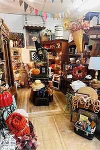 Home Decor Show - Lots Of Fall Decor