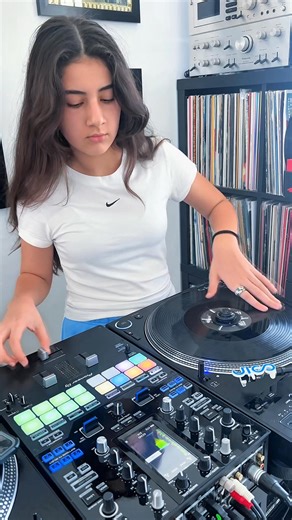 Practicing Swing Flares 🎚️🚀🚀🚀 FOLLOW ME ON SOCIAL MEDIA: https://www.instagram.com/iamdjmichelle https://www.tiktok.com/@iamdjmichelle? https://www.mixcloud.com/iamdjmichelle/ https://soundcloud.com/iamdjmichelle https://www.threads.net/@iamdjmichelle https://www.youtube.com/@iamdjmichelle | Dj Michelle