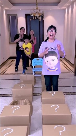 Super Exciting Box Jumping Game!The Little Boy Is So Unlucky!#Funnyfamily#Partygame