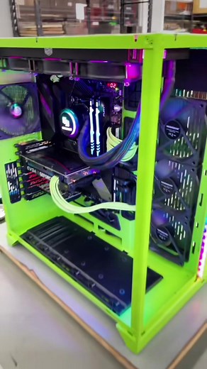 Building a Gaming PC with Maingear Europe: 36 Seconds of Light Work