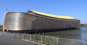 Carpenter Spends Twenty Years To Build Huge Life-Sized Replica Of Noah’s Ark