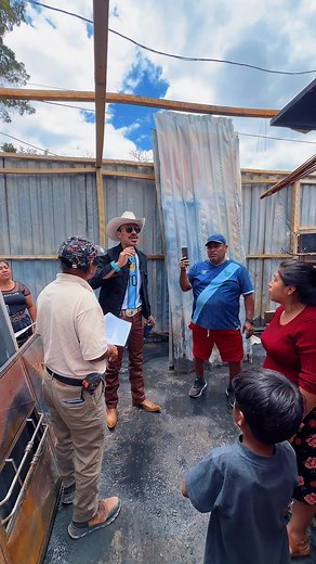 Lo prometido es deuda señores!!! Ya entregamos los muebles y la ayuda a los vecinos afectados en el incendio de zona 10 de Mixco. #Mixco #netobran #parati
