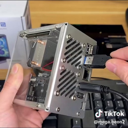 Raspberry Pi 5 Mini PC Case Build