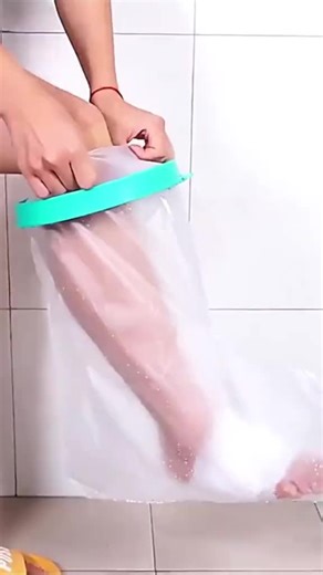 Aura Liveth on Instagram: "Unboxing tech: inspect the protective screen film When buying phones or smartwatches, I always inspect the protective film. If it shows bubbles, lifted edges, or pinholes, the device was likely powered on before. It’s not necessarily bad, but it affects value. On true new units, the seal film is perfectly flat and air-tight. Easy to take a bath when injured #goodstuff"