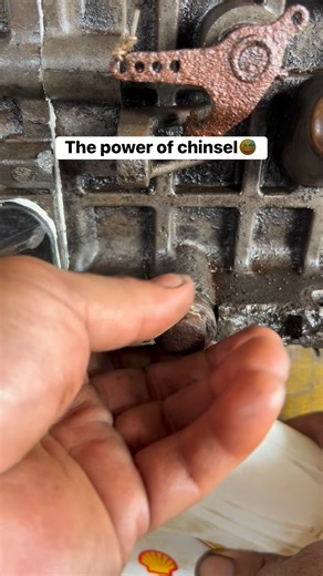 Old school technique, to remove drain plug👍💯 #fblifestyle #bjuneworks #highlightseveryone #fbreels #trend #mechanic #trendingusa #racing #trendingvideo #highlights | Bjune Works