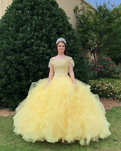 This yellow ballgown is perfect for your summer event! #quinceañera #quince #vestidos #sweet15 #sweet16 #ballgown #newarrivals #cinderellasgowns | Cinderella's Gowns | Facebook