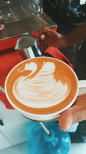 step-by-step swan Latte Art tutorial 🦢 ☕ #coffee #barista #shorts #yt #trending