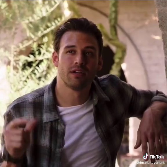 #eddiediaz don’t worry babygirl I’ll get you out of that closet 😭🙏🙏 #911 #911show #911edit #911onabc #eddiediaz #edmundodiaz #eddiediazedit #edit #editor #foryoupage #typ #xyzbca #viral #fyp