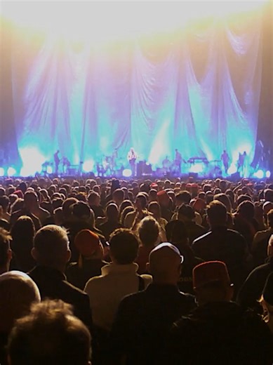Has it only been a week since our last show of 2025 at the O2? Thanks again to @Madness for having us, and all of YOU for packing out the halls every night for our set. We can't wait to come back to headline in 2026! (With thanks to Andy C for the timelapse) #squeeze #ontour #livemusic #timelapse #madness