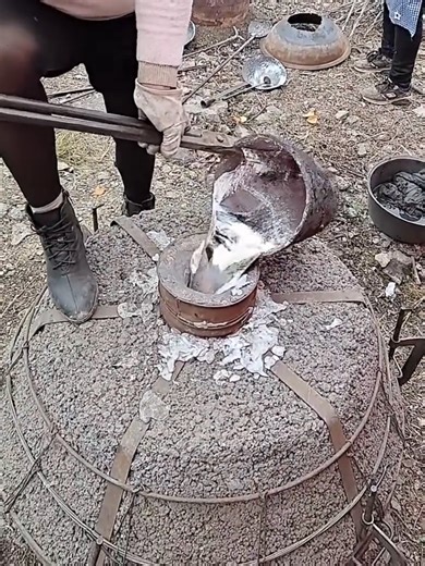 Transforming Waste into Aluminum Pots: The Mold Process