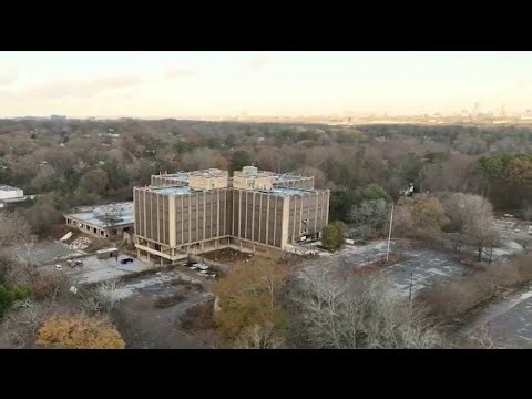 Teen dies after falling from 'Stranger Things' building | FOX 5 News